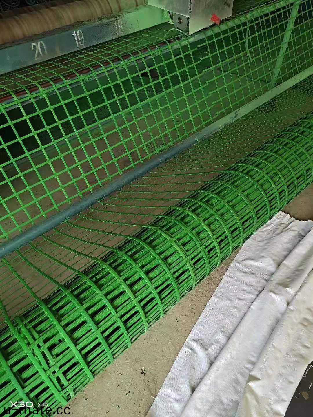 塑(su)料(liao)土(tu)工格柵